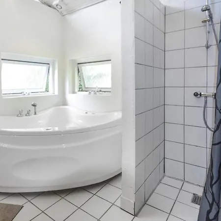 Pet Friendly In Grenaa With Wifi Holiday home Brondstrup