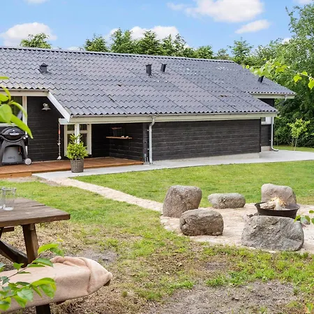 Three-bedroom In Grenaa *