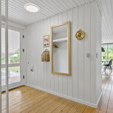 Three-bedroom In Grenaa 格雷诺